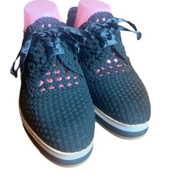 Donald Pliner Women's Sz 9 Napoli Crepe Elastic Tie Wedges Black - Picture 1 of 10